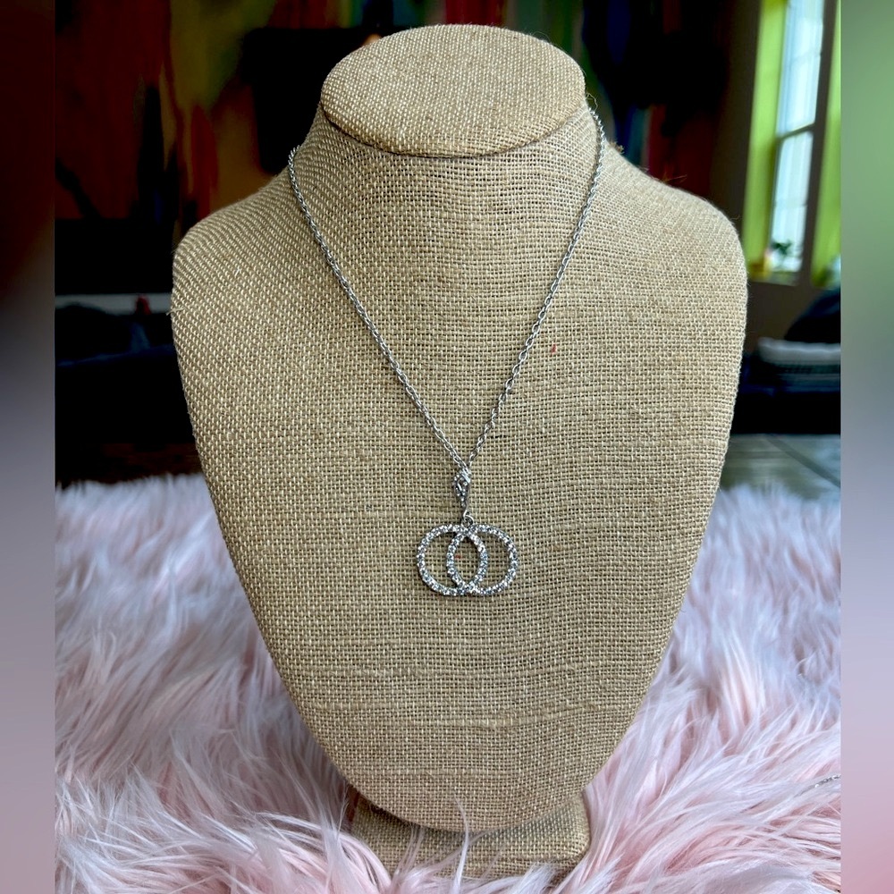 Double circle clear necklace | V
